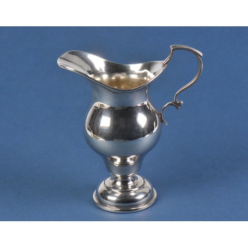 27 - A Georgian designed Silver Helmet Shaped Cream Jug. Weighing: 92 grams.