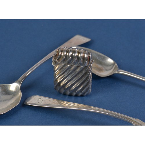 59 - Three Silver Tea Spoons & a Swirl pattern Vesta Case. Weighing: 56 grams.