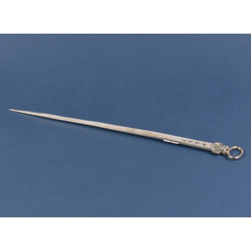 65 - A Georgian Silver Shell & Ring Meat Skewer. Weighing: 89 grams.