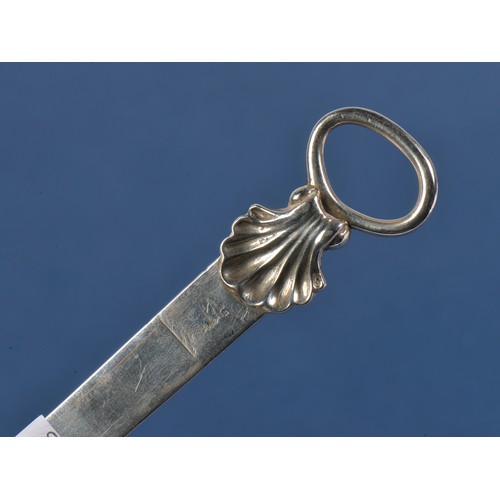 65 - A Georgian Silver Shell & Ring Meat Skewer. Weighing: 89 grams.