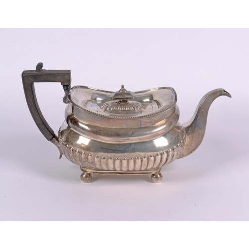 78 - A Regency design Silver Tea Pot with Fluted decoration. London T. Weighing: 784 grams.