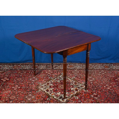 539 - A Victorian Fold Over Topped & shaped edge Table resting on turned ring & Bobbin legs. Measuring: 90... 