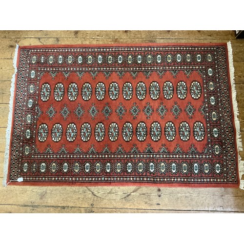 597 - A Rust Ground Twelve Gull Single Tooth & Tooth edged Triple Bordered Rug. Measuring: 148cms x 98cms.