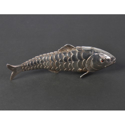 A John Stockwell import marked Reticulated Silver Fish Snuff Box. Import  Marked: London D. Maker T.