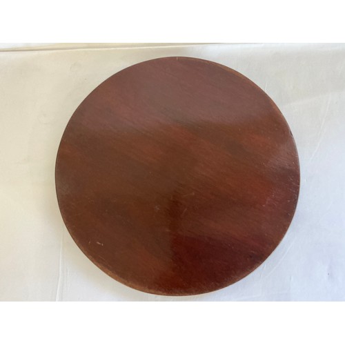 548 - A Circular Dutch design inlaid Tea Tray. Measuring: 38cms across.