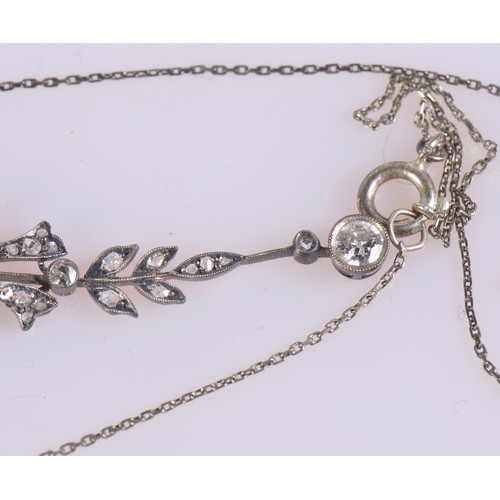 27 - An Edwardian diamond necklace featuring a delicate leaf and bow design, set with diamonds, the large... 