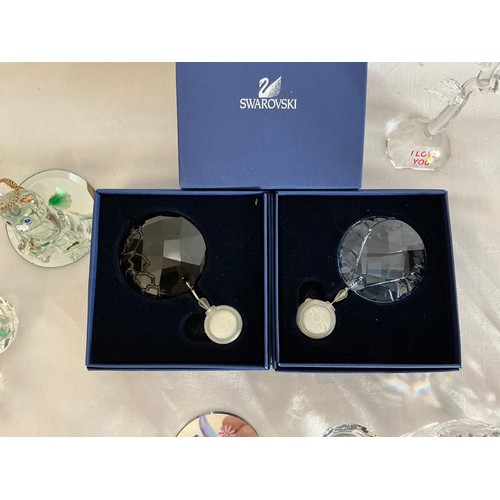 713 - A Collection of 16 Swarovski Glass figurines, two with Original Boxes.