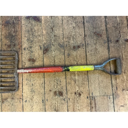 762 - A Large Vintage Railway Fork in Yellow & Red.