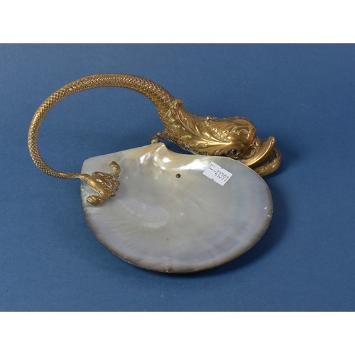 885 - A Dutch design Fish Vide Poche with a Mother of Pearl Shell. Measuring: 18cms across x 8cms High.