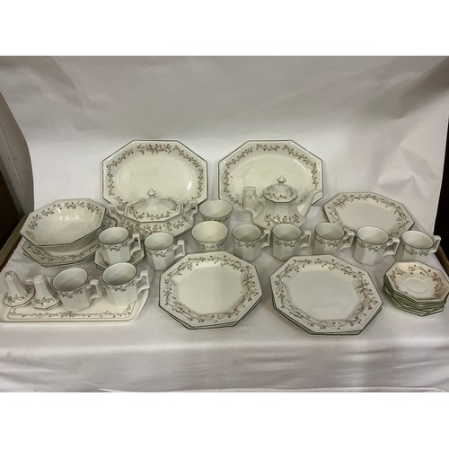 933 - A Johnson Brothers Dinner & Tea Service in the 