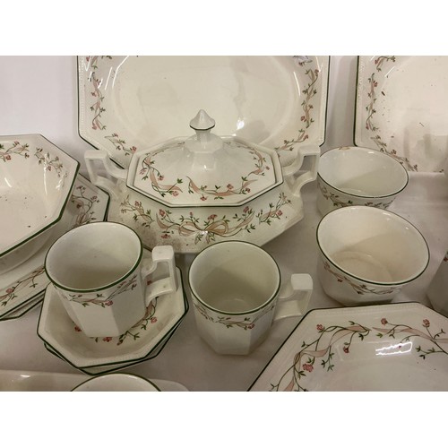 933 - A Johnson Brothers Dinner & Tea Service in the 