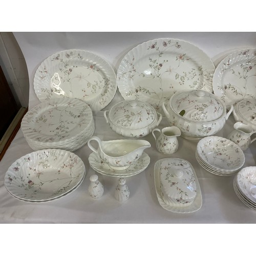 940 - A Large Wedgwood Dinner Service in the 