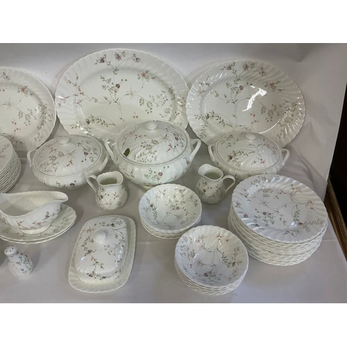940 - A Large Wedgwood Dinner Service in the 