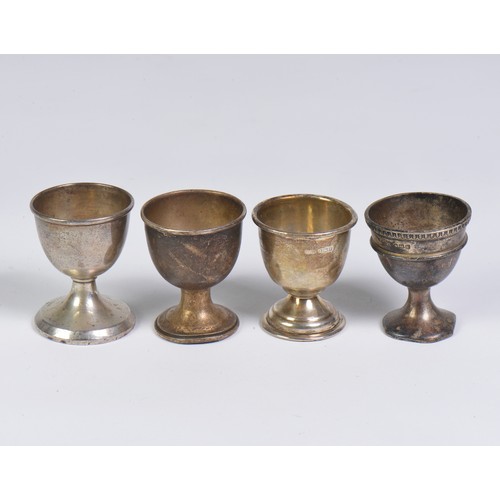 61 - Three silver egg cups. One weighted. Total weight 142.7g.