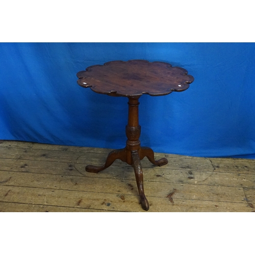 592 - A Georgian Mahogany Tilt-Top Scallop & Shaped Top Drink's Table resting on a Pedestal Base with Gadr... 