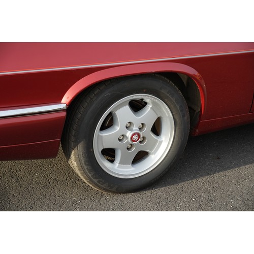 564 - A 1993 Jaguar XJS in a fantastic Deep Metallic Red. The XJS has done approx. 119,000 miles. Automati... 
