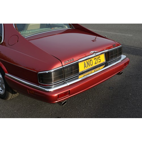 564 - A 1993 Jaguar XJS in a fantastic Deep Metallic Red. The XJS has done approx. 119,000 miles. Automati... 