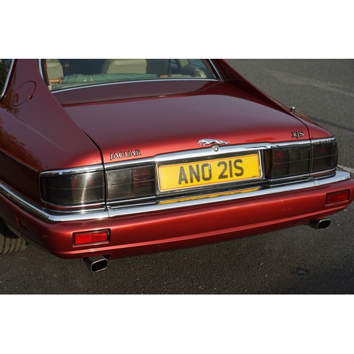 564 - A 1993 Jaguar XJS in a fantastic Deep Metallic Red. The XJS has done approx. 119,000 miles. Automati... 