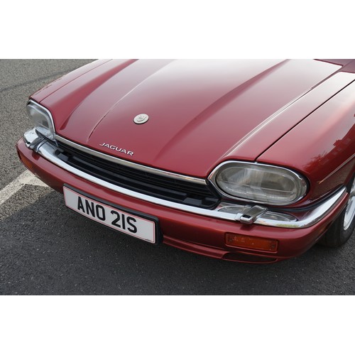 564 - A 1993 Jaguar XJS in a fantastic Deep Metallic Red. The XJS has done approx. 119,000 miles. Automati... 
