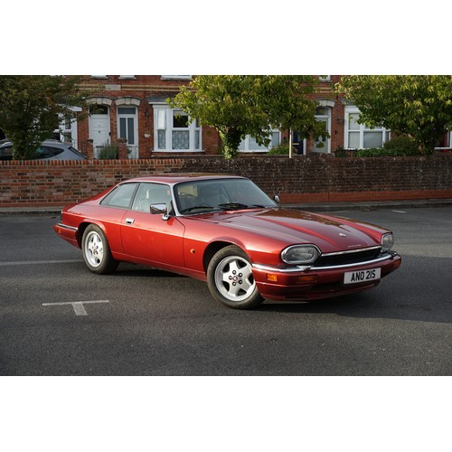 564 - A 1993 Jaguar XJS in a fantastic Deep Metallic Red. The XJS has done approx. 119,000 miles. Automati... 
