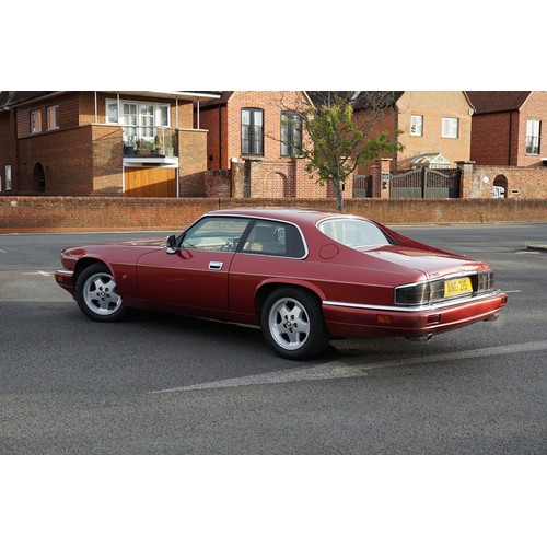 564 - A 1993 Jaguar XJS in a fantastic Deep Metallic Red. The XJS has done approx. 119,000 miles. Automati... 