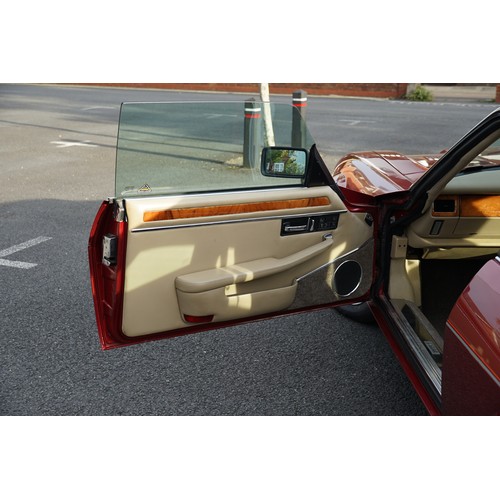 564 - A 1993 Jaguar XJS in a fantastic Deep Metallic Red. The XJS has done approx. 119,000 miles. Automati... 