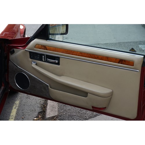 564 - A 1993 Jaguar XJS in a fantastic Deep Metallic Red. The XJS has done approx. 119,000 miles. Automati... 