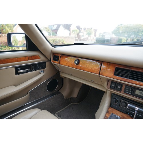 564 - A 1993 Jaguar XJS in a fantastic Deep Metallic Red. The XJS has done approx. 119,000 miles. Automati... 