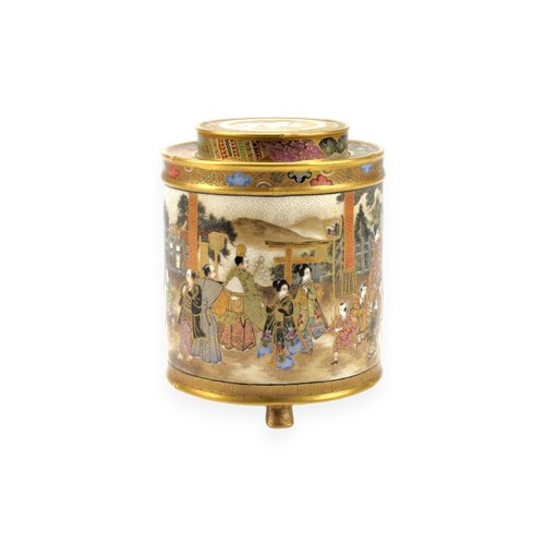 A Japanese Satsuma tea caddy and cover, decorated with scenes of a procession, chrysanthemum panels, resting on three feet.
Approx 13cm high
Approx 11.5cm width