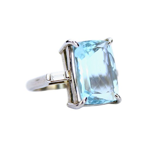 36 - A Beautiful Art Deco Emerald Cut Aquamarine Ring along with two Baguette Diamonds, which are set on ... 