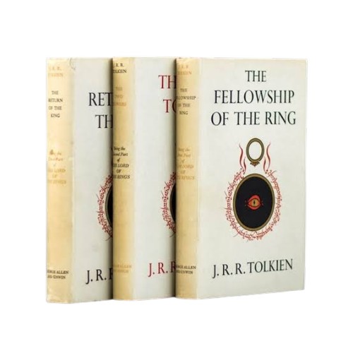 A trilogy set of Lord of The Rings books, to include the fellowship of the ring 1956, the two towers 1956, and the return of the king 1955.
Condition:
Please View, Heavly sundamge to sleave binding.
Foxing on inside of pages.
Contains all maps.