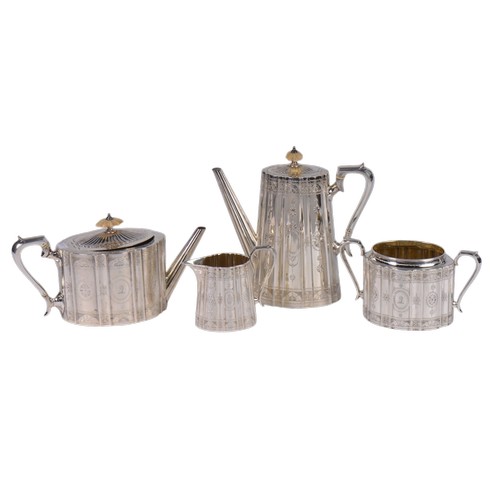 An Edwardian Silver & engraved Scalloped edged Tea & Coffee Set. Weighing: 1757 grams.