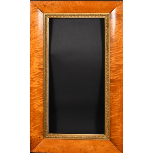 363 - 19th Century English School. A Cushioned Maple Frame with a gilt slip, rebate, 32