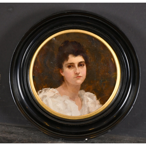 86 - Manner of John Singer Sargent (1856-1925) American. Bust Portrait of a Lady, Oil on canvas, Circular... 