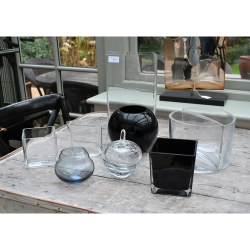 370 - A group of contemporary clear and black glass vases, tallest 31cm (9)