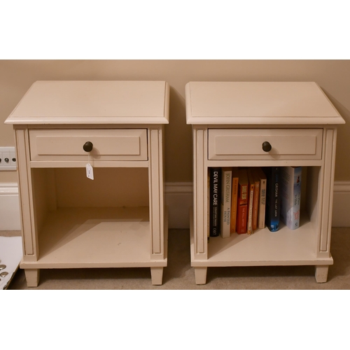 520 - Two pairs of painted bedside cabinets (4)