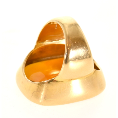 359 - 18ct Gold, Hardstone Intaglio Ring, late 19th century, the oval-shaped plaque of light brown sardony... 