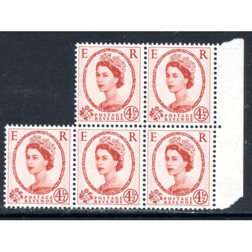 1027 - 1959 4½d Crowns graphite block of 5 um. SG 594. Cat £32.