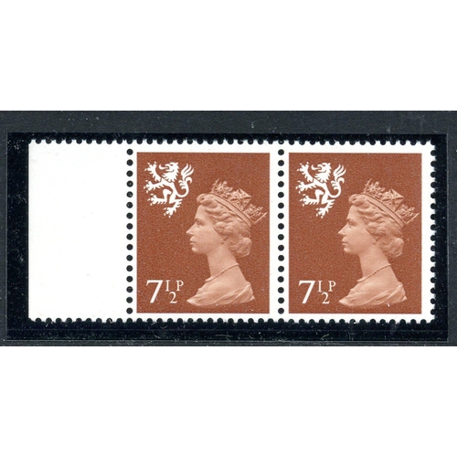 1044 - REGIONALS SCOTLAND 1971 7½p brown phosphor omitted pair um. SG S25 Ey. Cat £14.