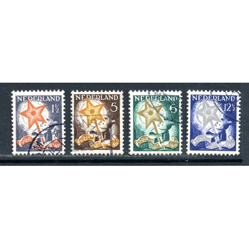 693 - NETHERLANDS 1933 Child Welfare set fu. SG 418A - 21A. Cat £35.