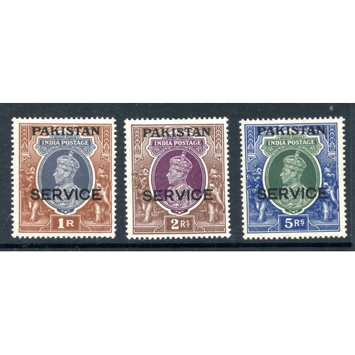 735 - PAKISTAN OFFICIALS 1947 1r, 2r and 5r mint. SG 010 - 12. Cat £66.