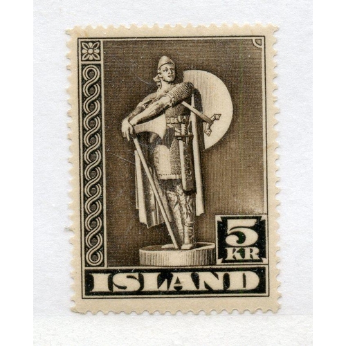 453 - ICELAND 1939 5k brown perf 14 um. SG 255. Cat £28.