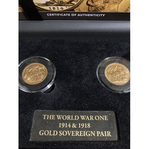 227 - The World War One 1914-1918 Gold Sovereign Pair' in modern fitted case, with COA