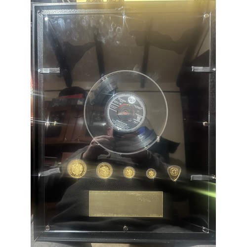 254 - Elvis Presley VIP SET no. 36/199 gold record and sovereigns from London Mint office
A unique opportu... 