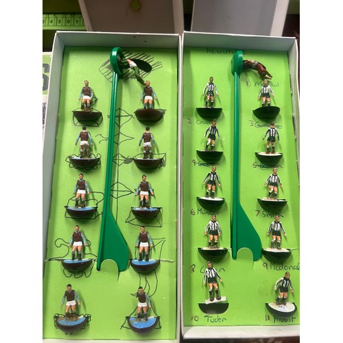 493 - subbuteo continental set plus extra teams and accesories