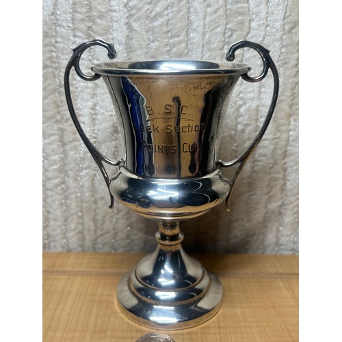 462 - Deakin & Francis silver trophy
hallmarked Birmingham 1926
96 grams