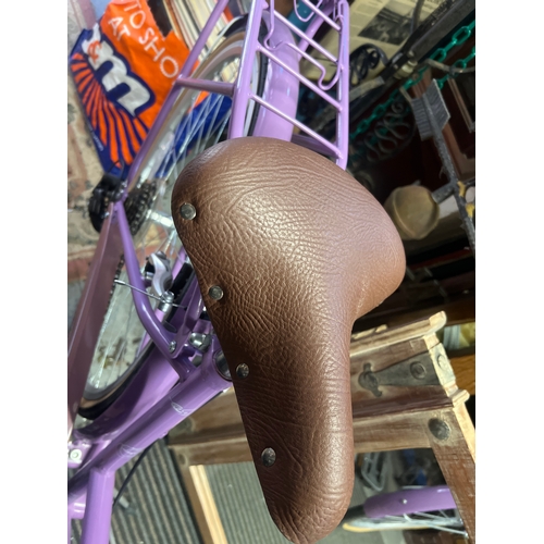 2 - Claud butler Hyde park ladies bike
Lilac sit up and beg
Excellent condition
Comes with lights (not a... 