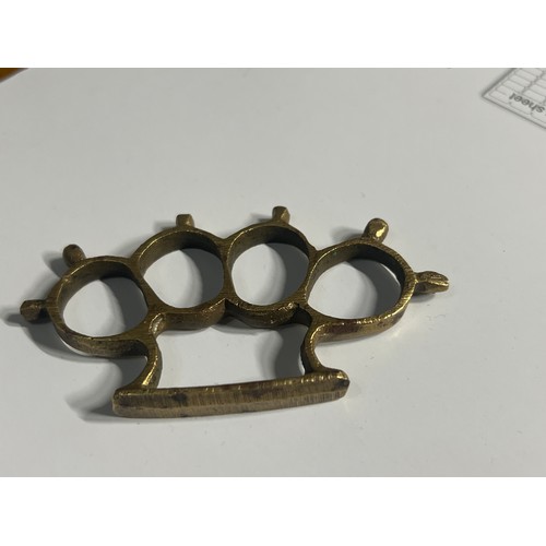 436B - vintage ladies brass knuckle dusters
no cracks or splits.