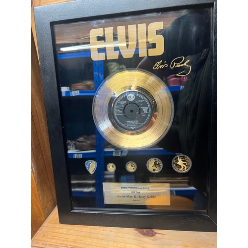 308 - Elvis Presley king of rock and roll framed VIP set 24 carat 
official Elvis signature
actual Elvis r... 