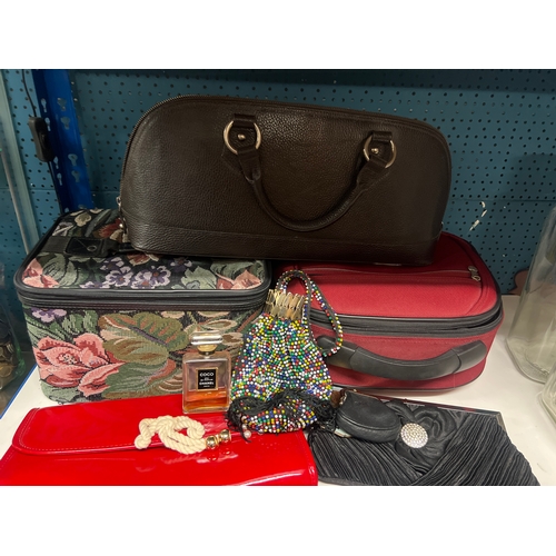 380 - Collection of vintage ladies bags etc
